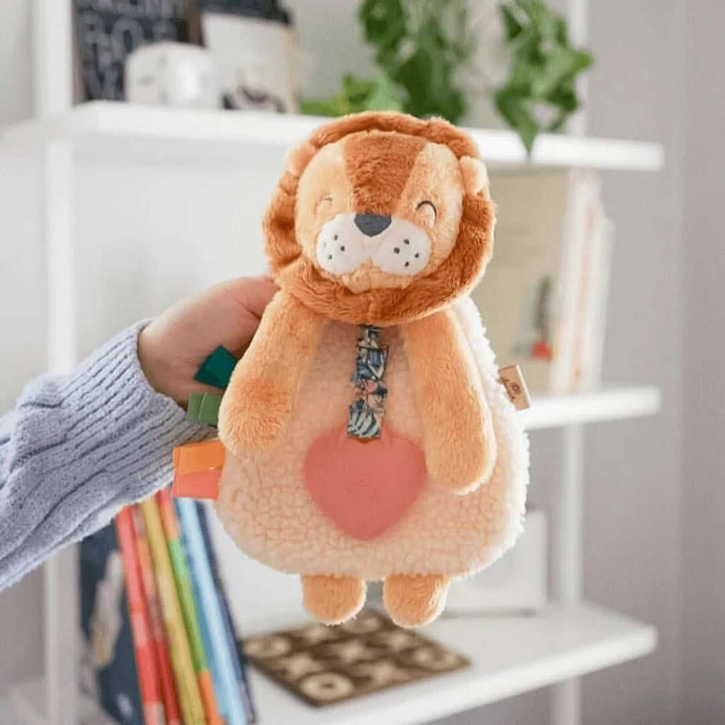 Itzy Lovey™ Lion