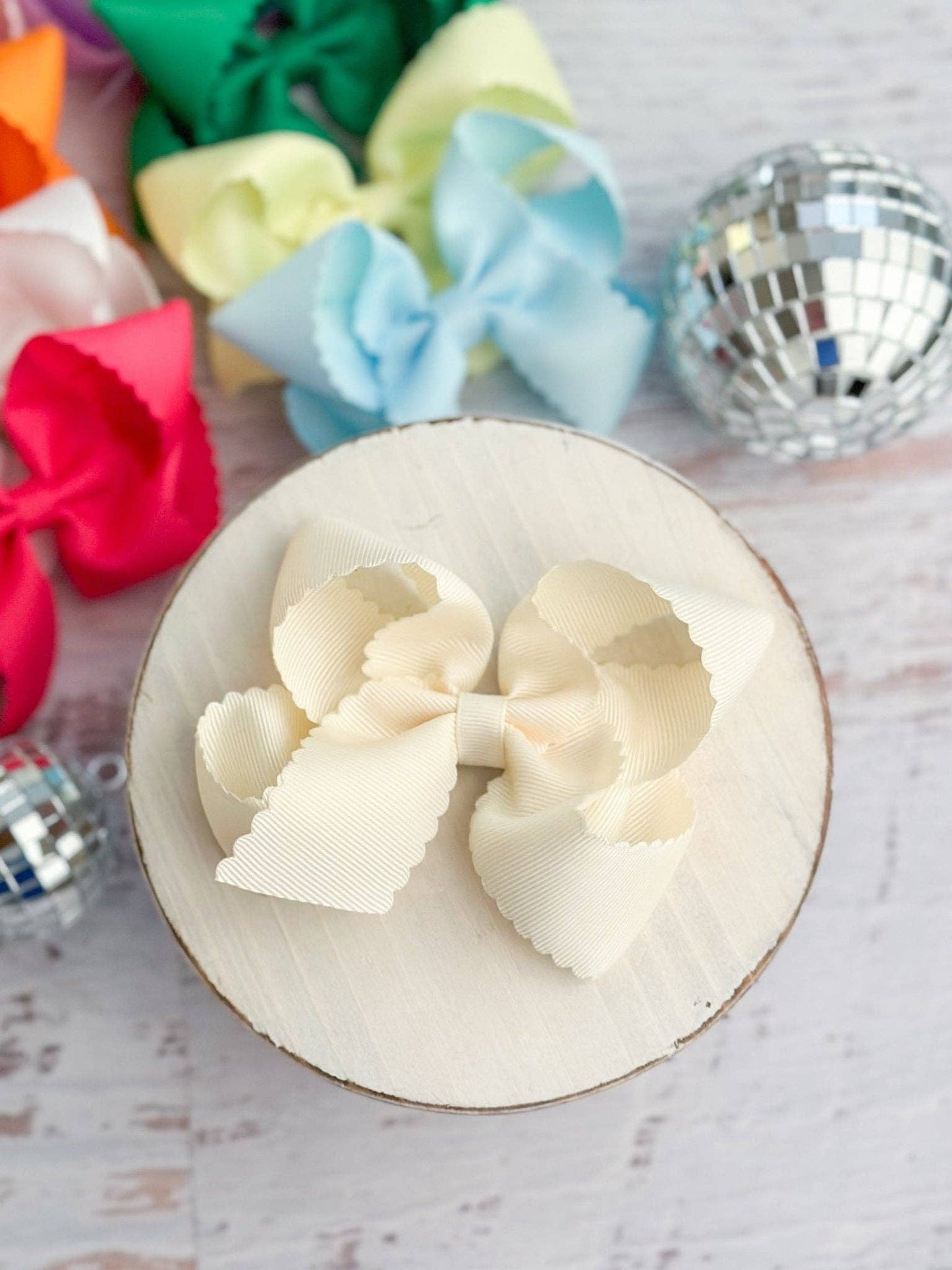 4.5" Classic Scalloped Hair Bow
