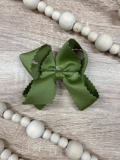 4.5" Classic Scalloped Hair Bow