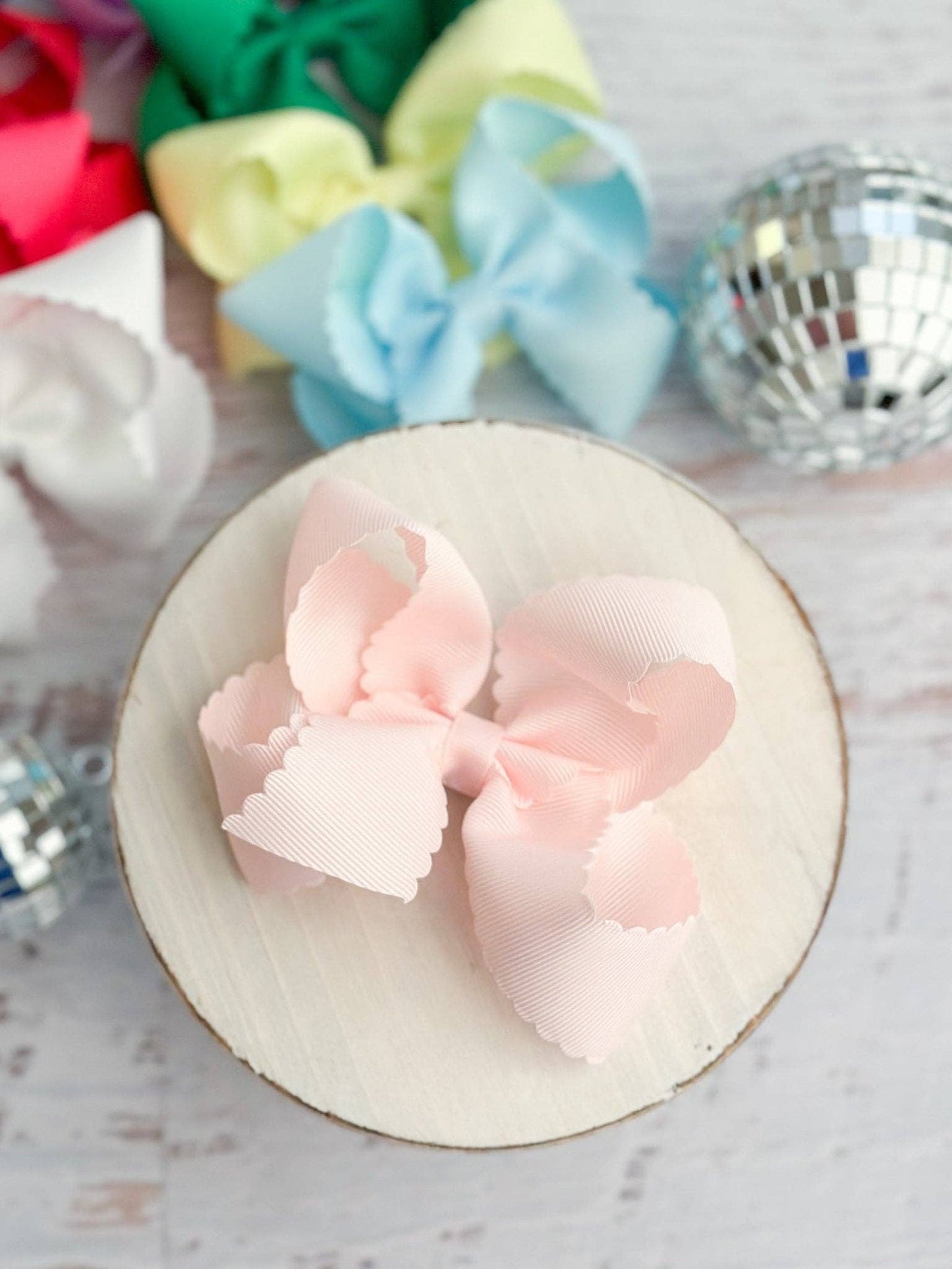 4.5" Classic Scalloped Hair Bow